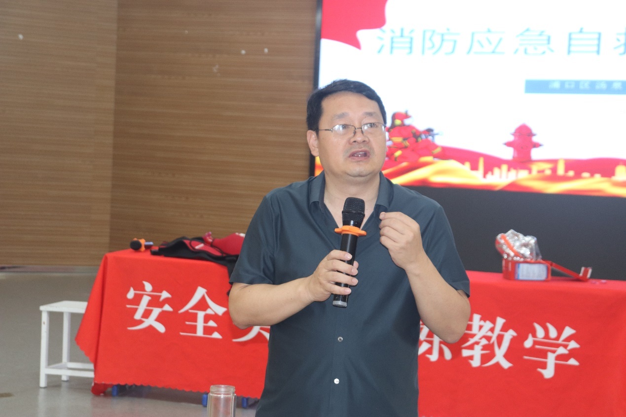 开云kaiyun-加强安乐培训共筑校园安乐——汤泉小学发展教授消防应急培训(图3)