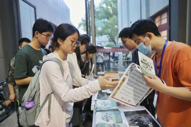 开云kaiyun-柏林爱乐的上海舆图：没抢到票你还能正在这里与它再会(图7)